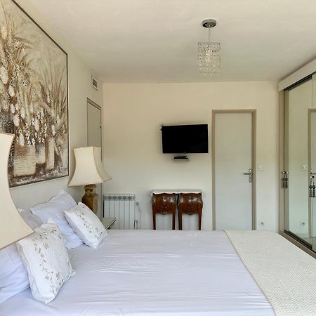 Metro Gambetta Apartment Paris Bagian luar foto