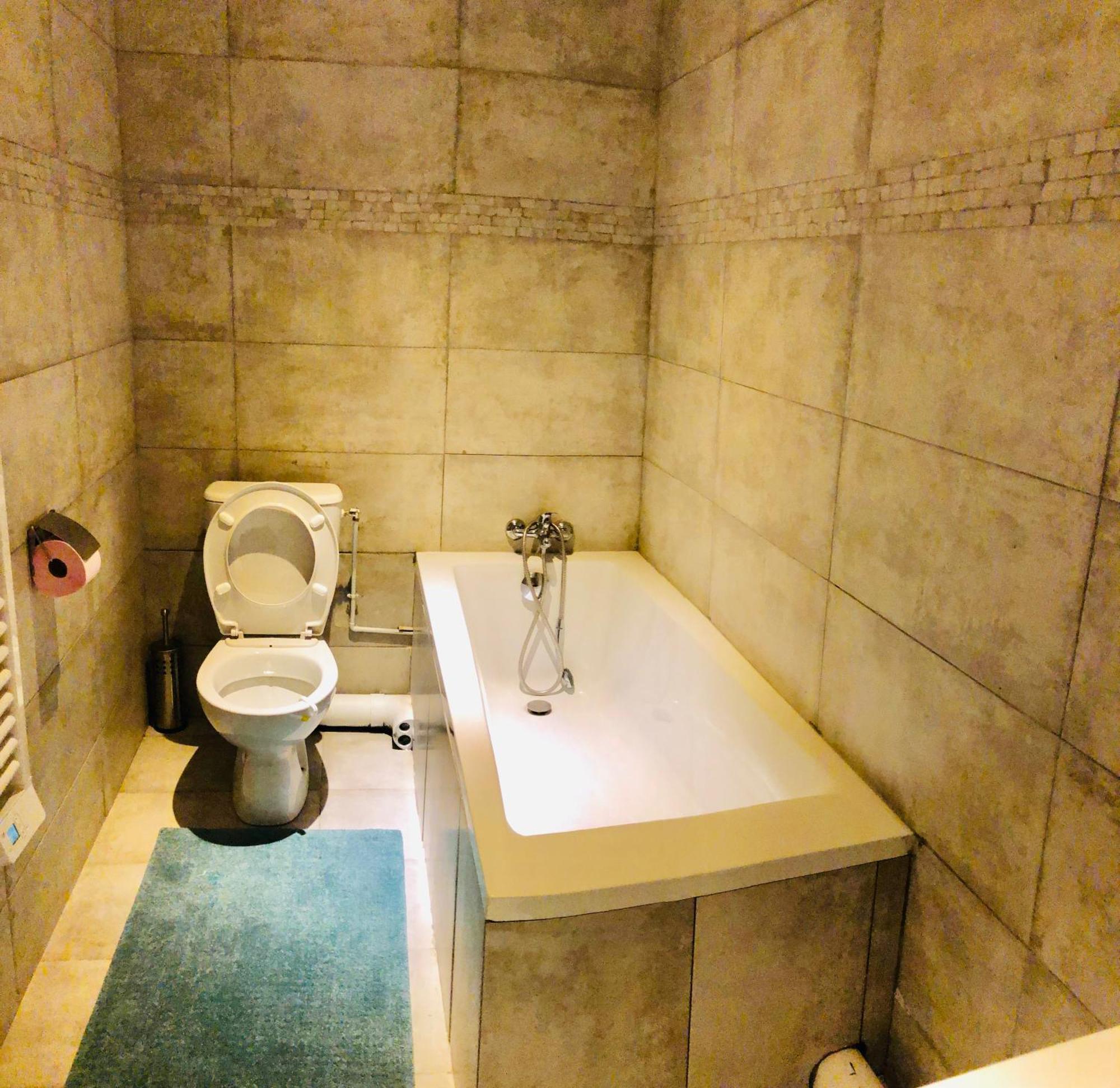 Metro Gambetta Apartment Paris Bagian luar foto