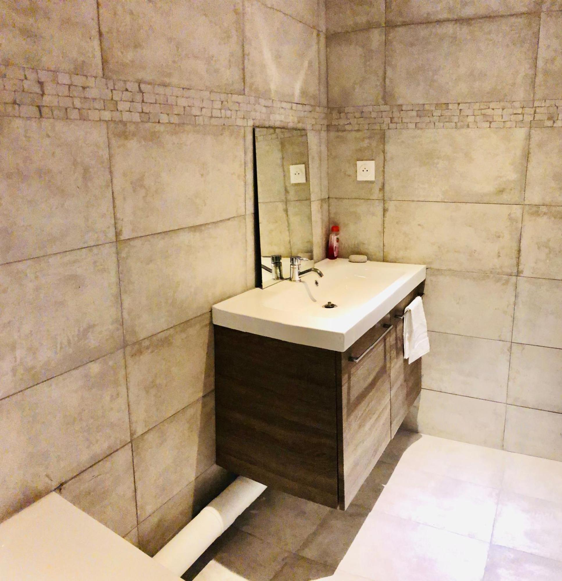 Metro Gambetta Apartment Paris Bagian luar foto
