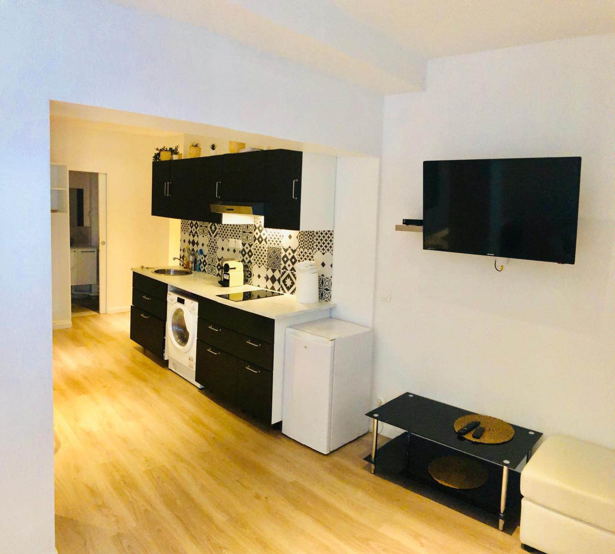 Metro Gambetta Apartment Paris Bagian luar foto