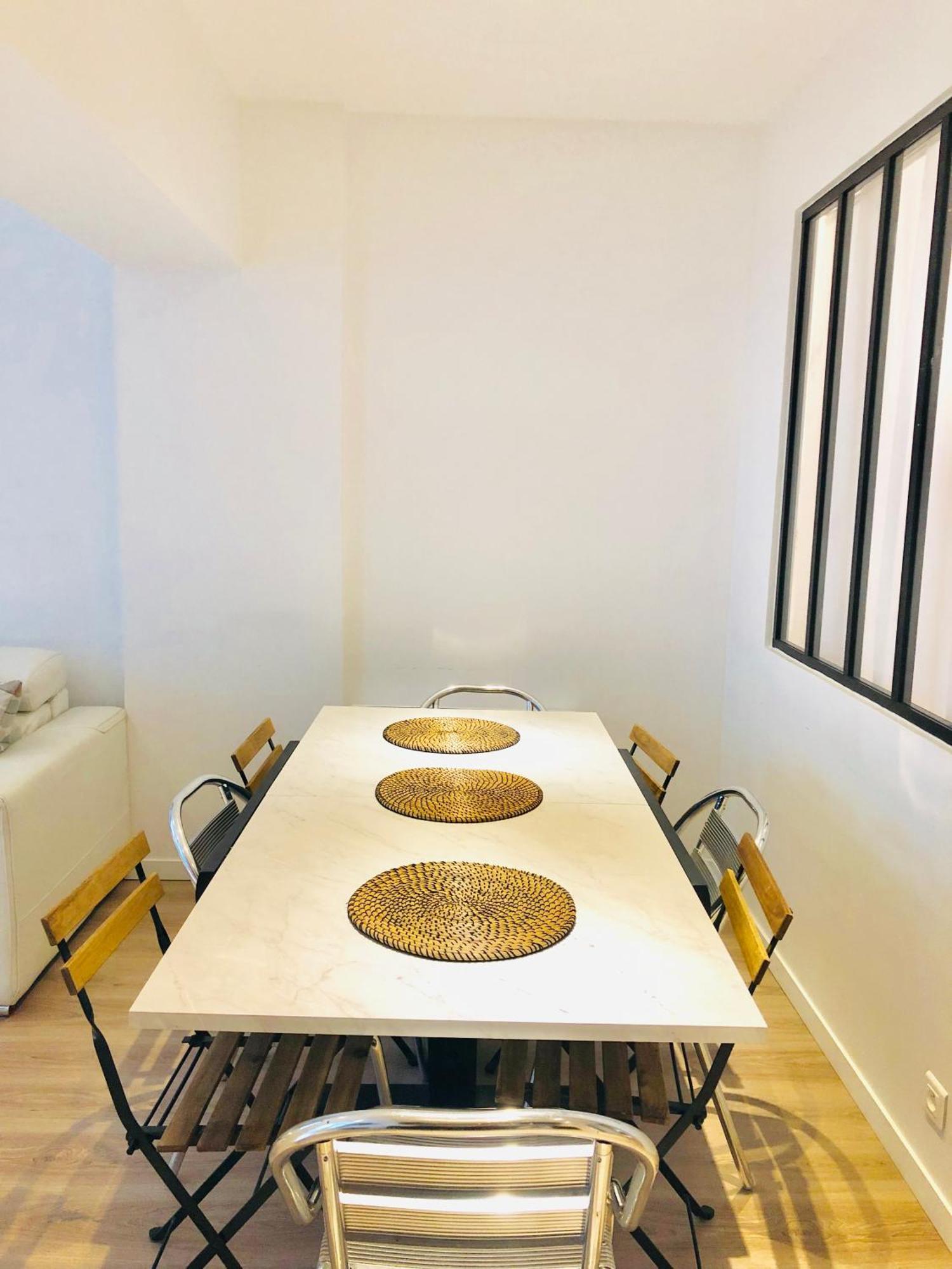 Metro Gambetta Apartment Paris Bagian luar foto