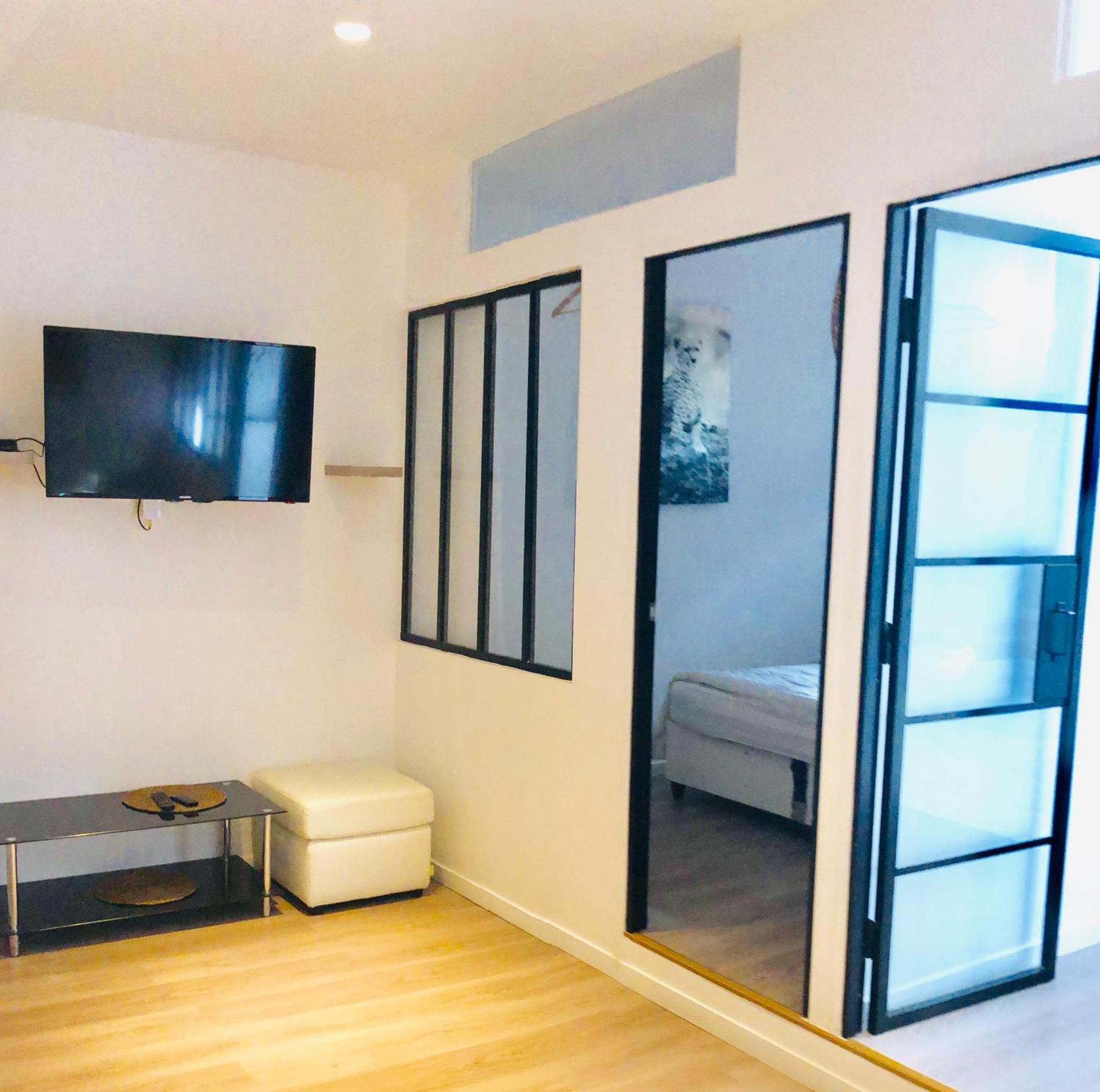 Metro Gambetta Apartment Paris Bagian luar foto