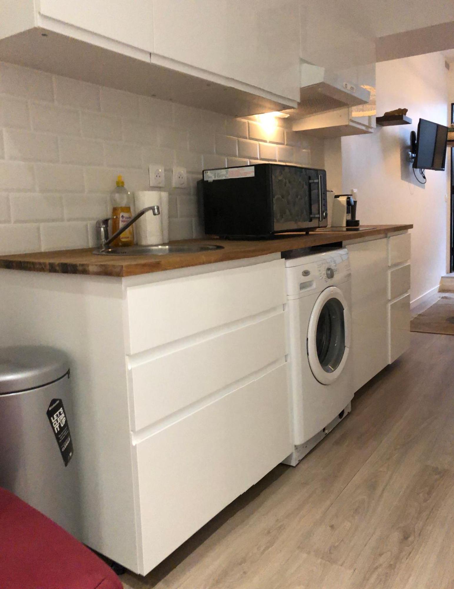 Metro Gambetta Apartment Paris Bagian luar foto