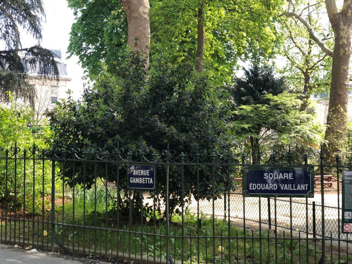 Metro Gambetta Apartment Paris Bagian luar foto