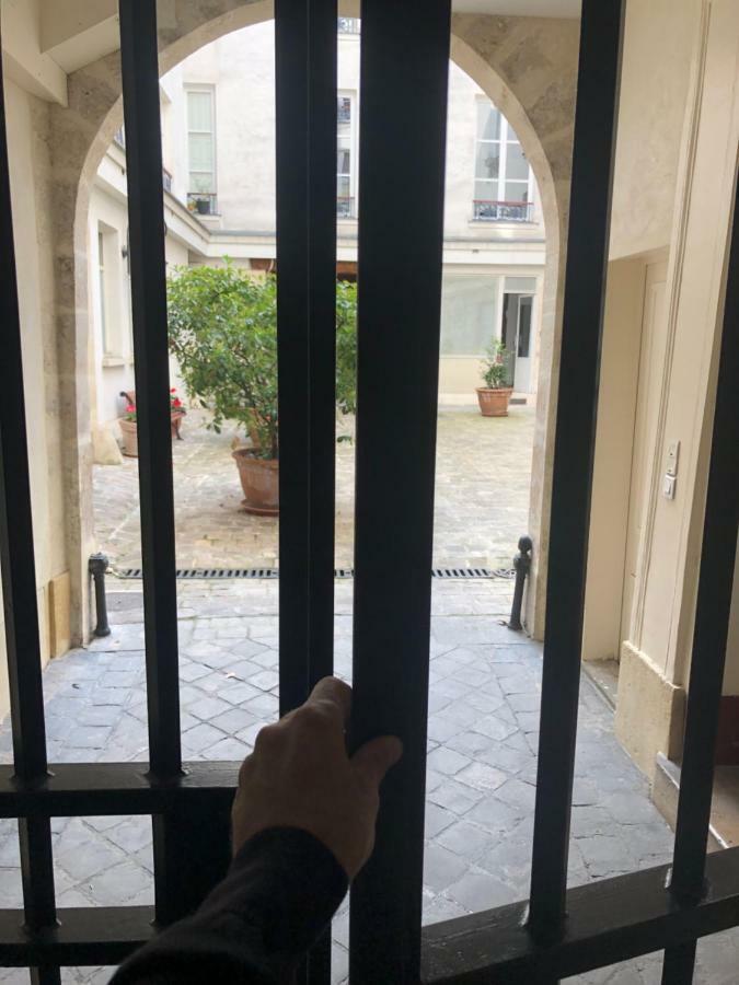 Metro Gambetta Apartment Paris Bagian luar foto